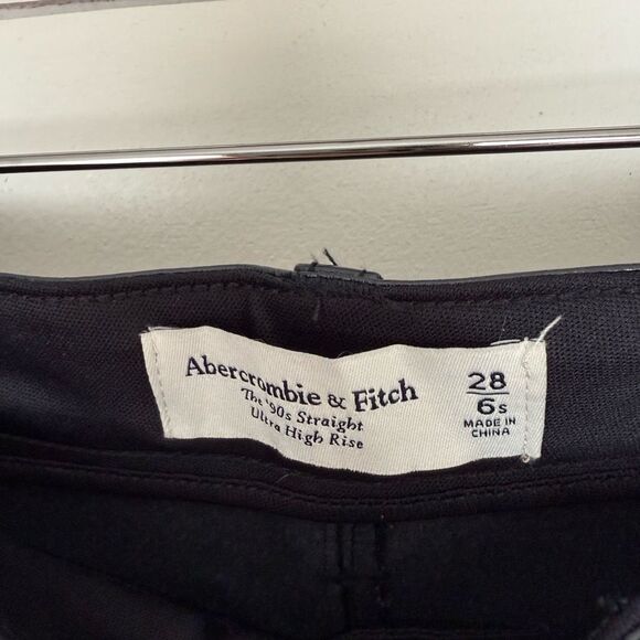 Abercrombie & Fitch Women’s 6 Short Black Faux Leather Pants 90s Straight - Picture 2 of 5